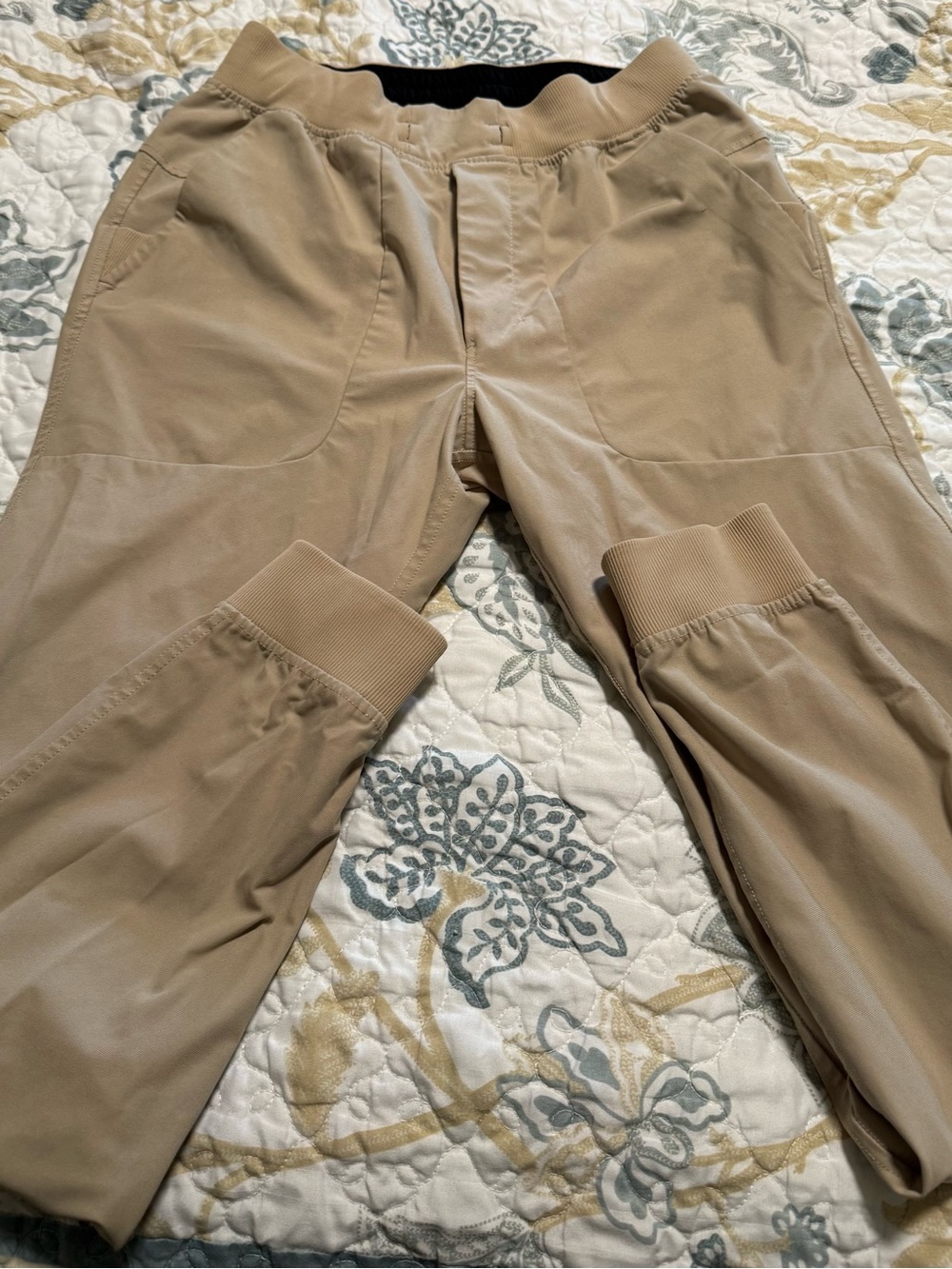 lululemon athletica Men's Jogger Pants in Khaki